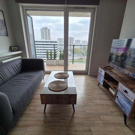 Apartament Wsrod 1000Cy Swiatel - Z Parkingiem W Hali Garazowej- Duzy Balkon Z Lezakami - Piekny Widok Noca Na Panorame Tysiaclecia Katowice Extérieur photo