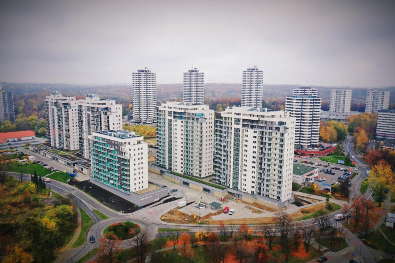 Apartament Wsrod 1000Cy Swiatel - Z Parkingiem W Hali Garazowej- Duzy Balkon Z Lezakami - Piekny Widok Noca Na Panorame Tysiaclecia Katowice Extérieur photo