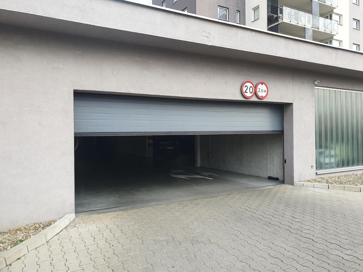 Apartament Wsrod 1000Cy Swiatel - Z Parkingiem W Hali Garazowej- Duzy Balkon Z Lezakami - Piekny Widok Noca Na Panorame Tysiaclecia Katowice Extérieur photo