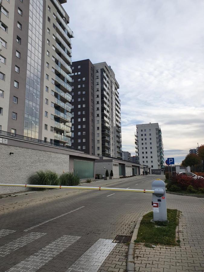 Apartament Wsrod 1000Cy Swiatel - Z Parkingiem W Hali Garazowej- Duzy Balkon Z Lezakami - Piekny Widok Noca Na Panorame Tysiaclecia Katowice Extérieur photo