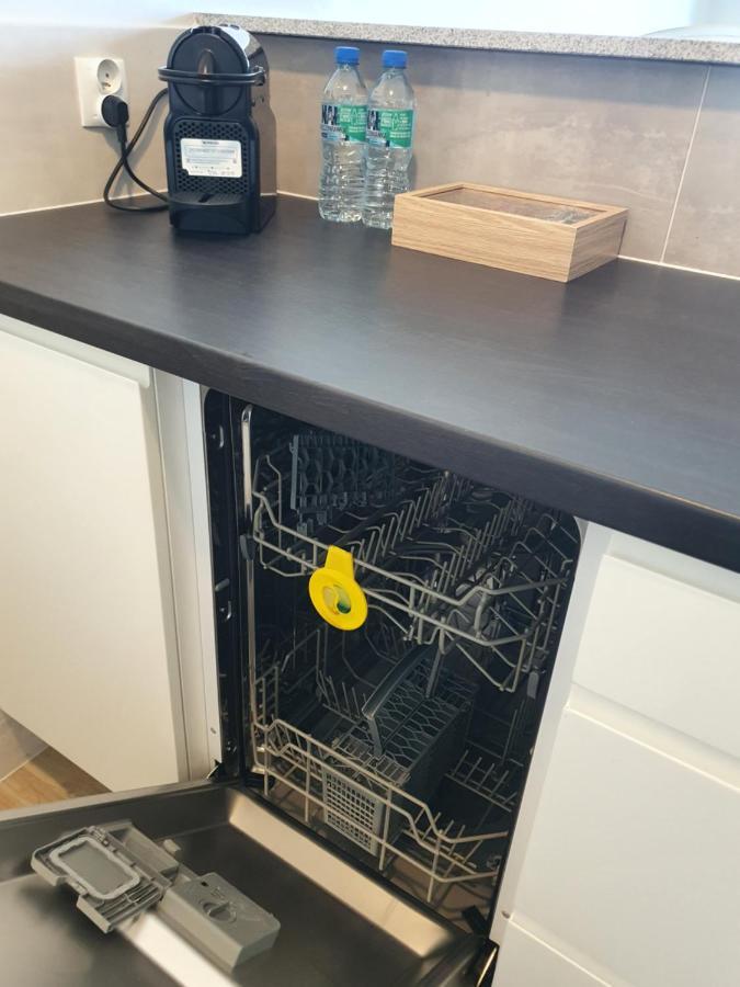 Apartament Wsrod 1000Cy Swiatel - Z Parkingiem W Hali Garazowej- Duzy Balkon Z Lezakami - Piekny Widok Noca Na Panorame Tysiaclecia Katowice Extérieur photo