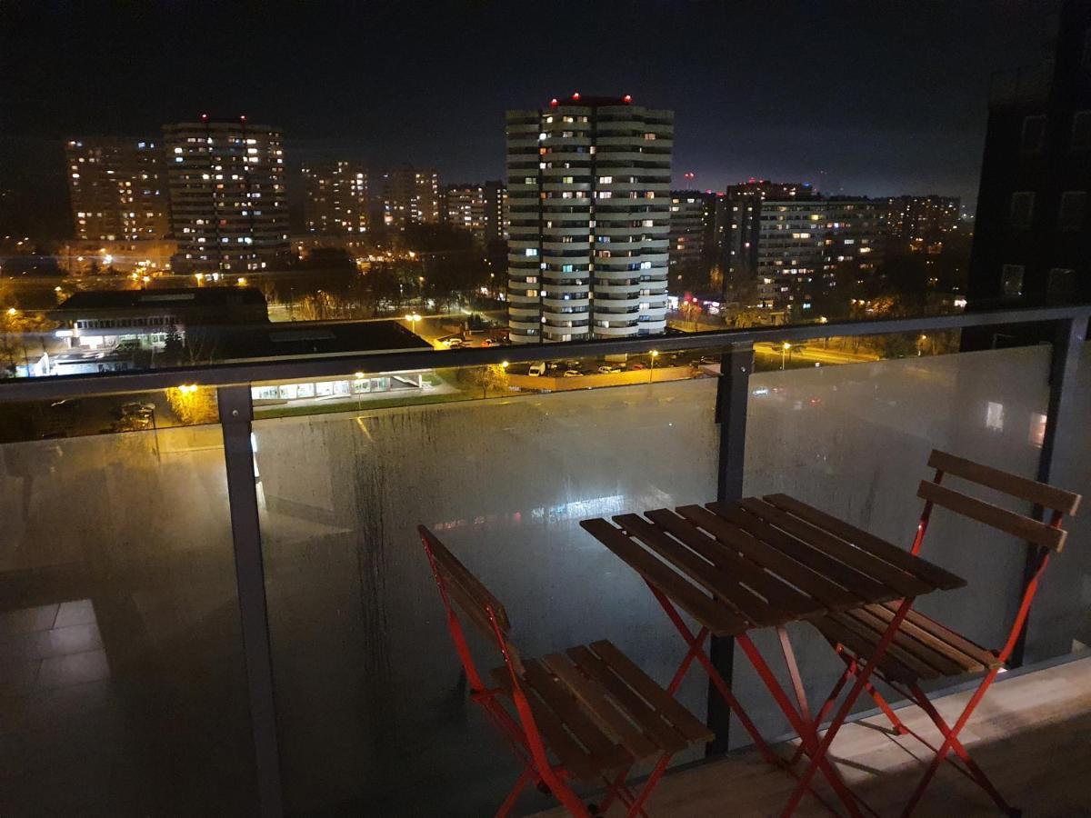 Apartament Wsrod 1000Cy Swiatel - Z Parkingiem W Hali Garazowej- Duzy Balkon Z Lezakami - Piekny Widok Noca Na Panorame Tysiaclecia Katowice Extérieur photo
