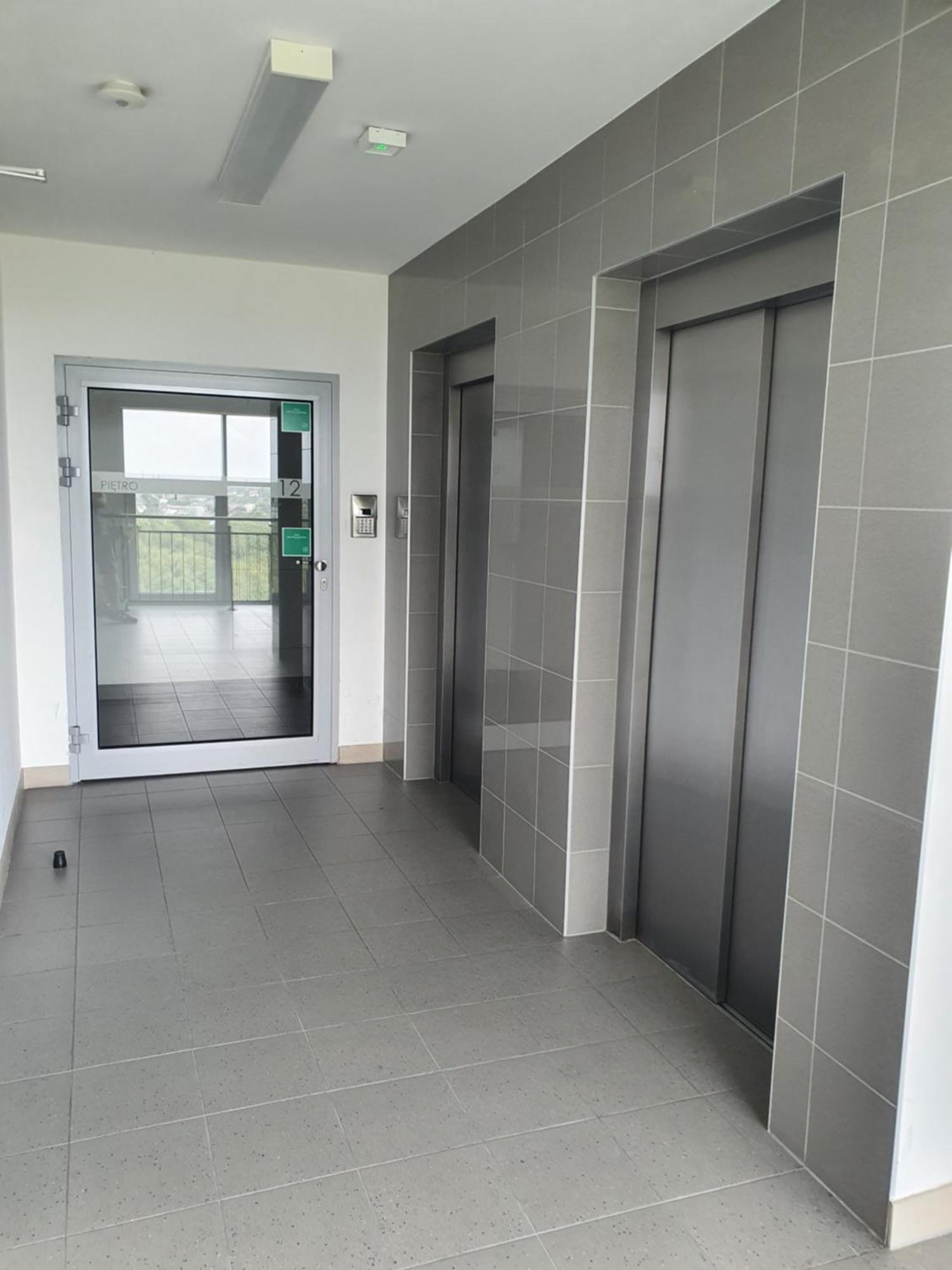 Apartament Wsrod 1000Cy Swiatel - Z Parkingiem W Hali Garazowej- Duzy Balkon Z Lezakami - Piekny Widok Noca Na Panorame Tysiaclecia Katowice Extérieur photo