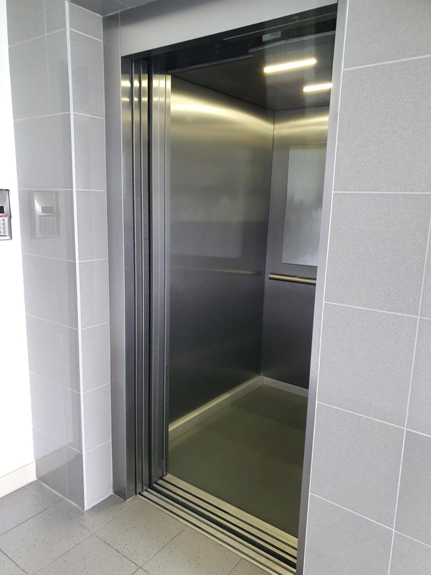 Apartament Wsrod 1000Cy Swiatel - Z Parkingiem W Hali Garazowej- Duzy Balkon Z Lezakami - Piekny Widok Noca Na Panorame Tysiaclecia Katowice Extérieur photo