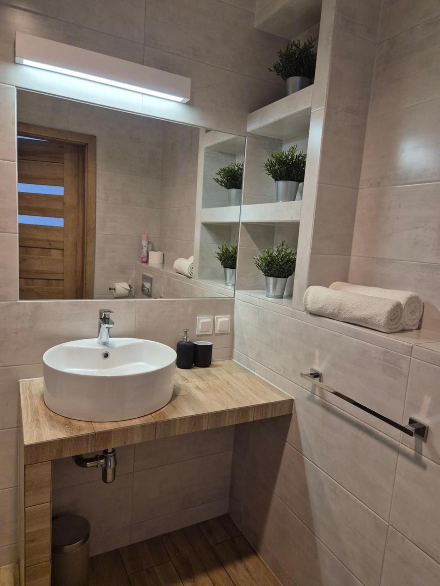 Apartament Wsrod 1000Cy Swiatel - Z Parkingiem W Hali Garazowej- Duzy Balkon Z Lezakami - Piekny Widok Noca Na Panorame Tysiaclecia Katowice Extérieur photo